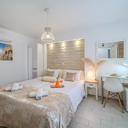 Central Split Rooms And Apartments Paese Экстерьер фото