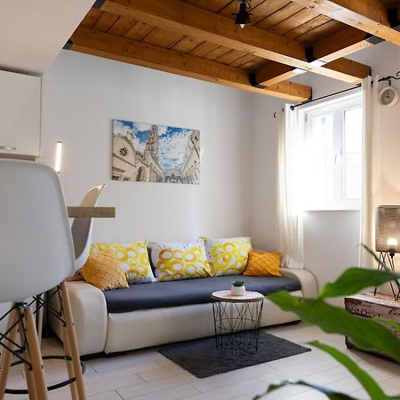Central Split Rooms And Apartments Paese Экстерьер фото
