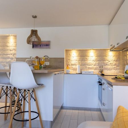 Central Split Rooms And Apartments Paese Экстерьер фото