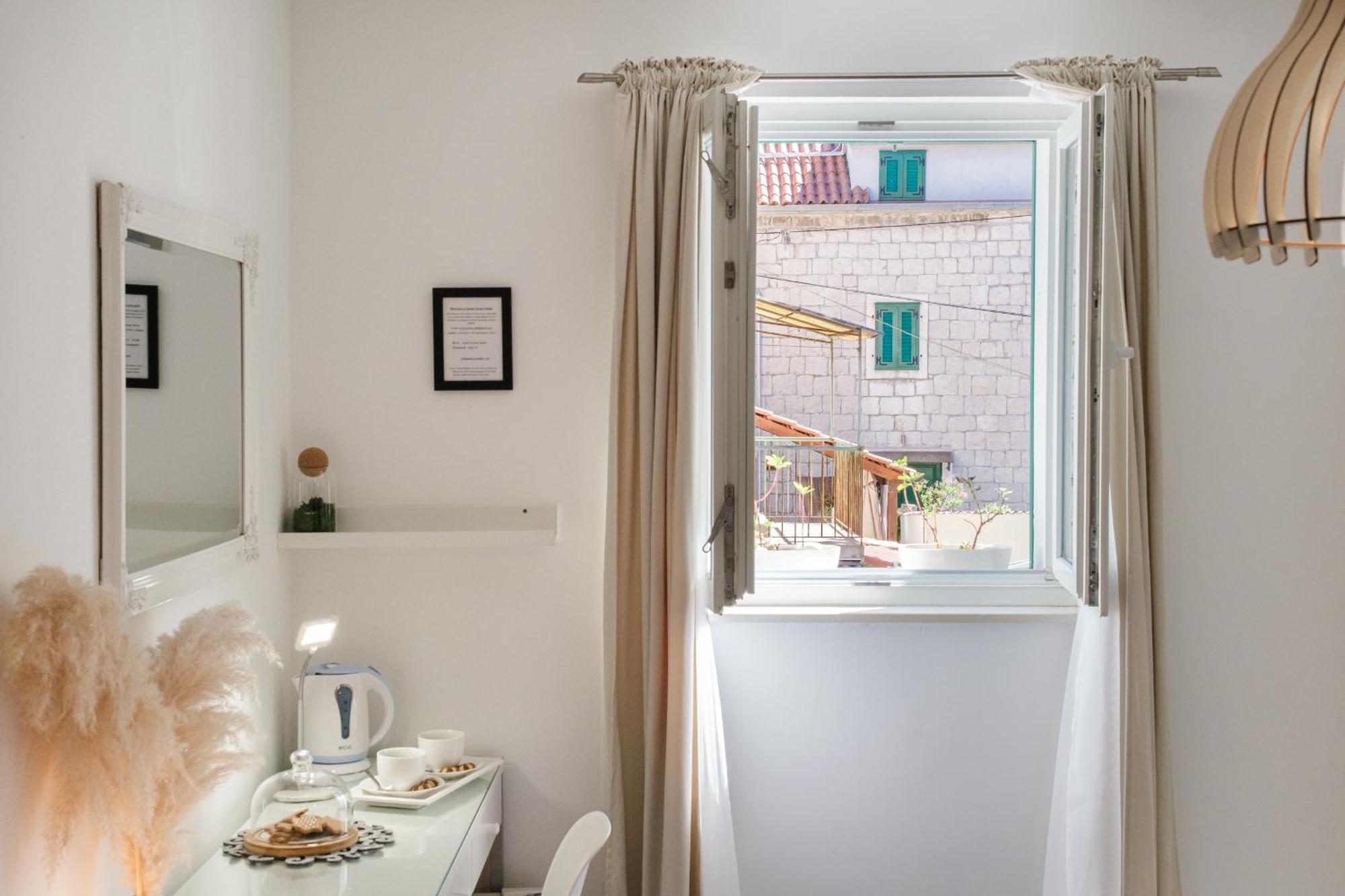 Central Split Rooms And Apartments Paese Экстерьер фото