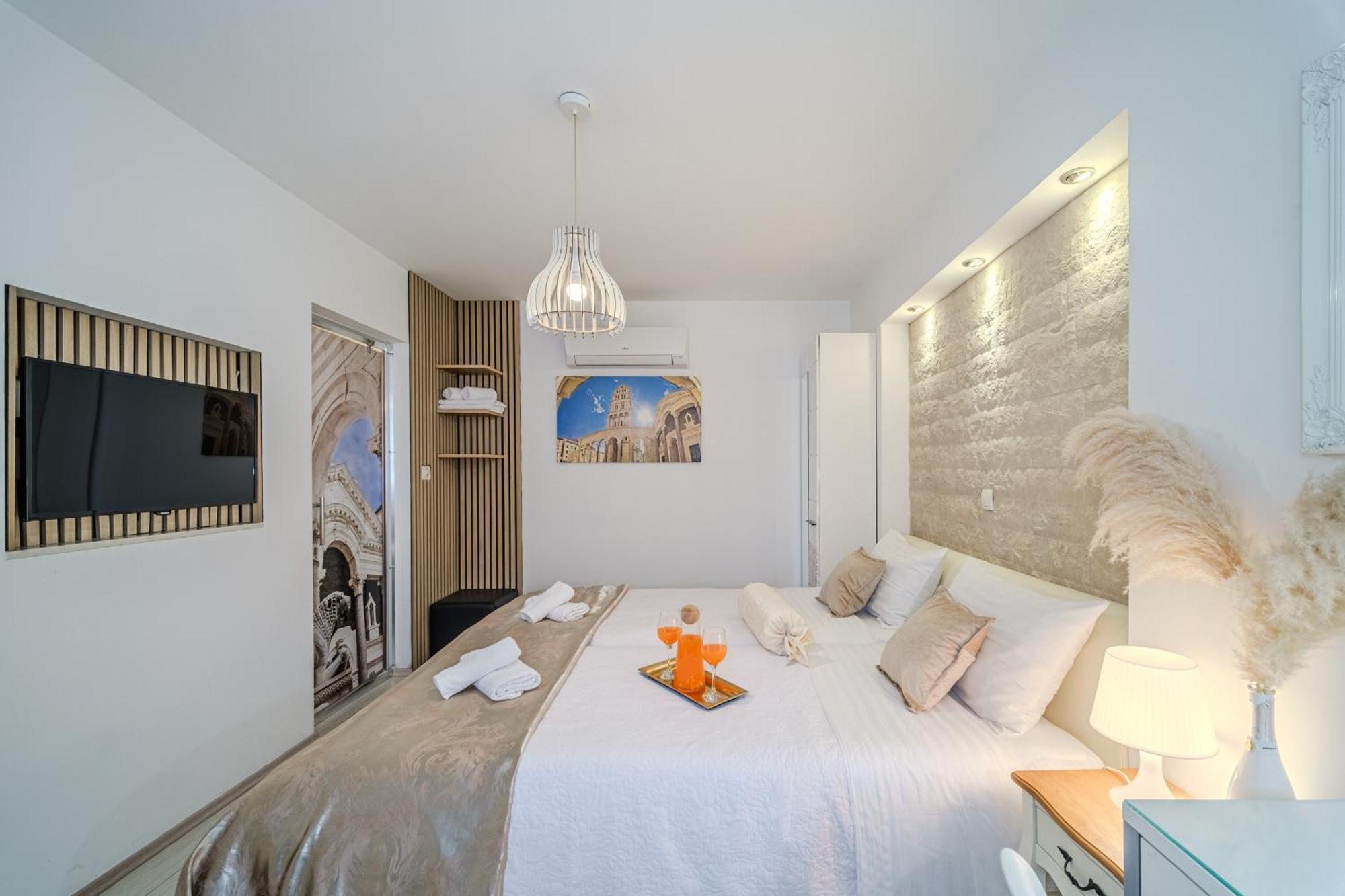 Central Split Rooms And Apartments Paese Экстерьер фото