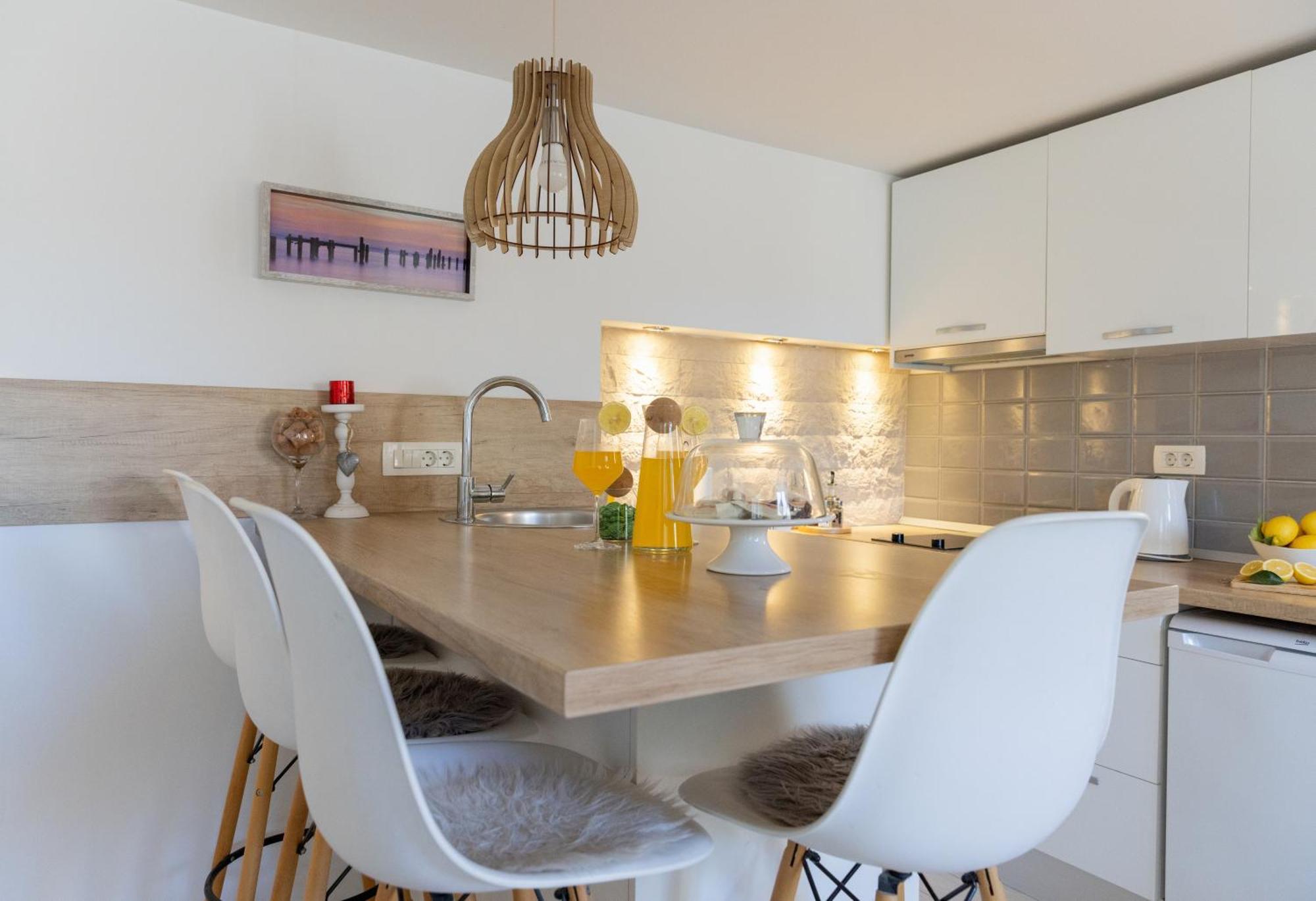 Central Split Rooms And Apartments Paese Экстерьер фото