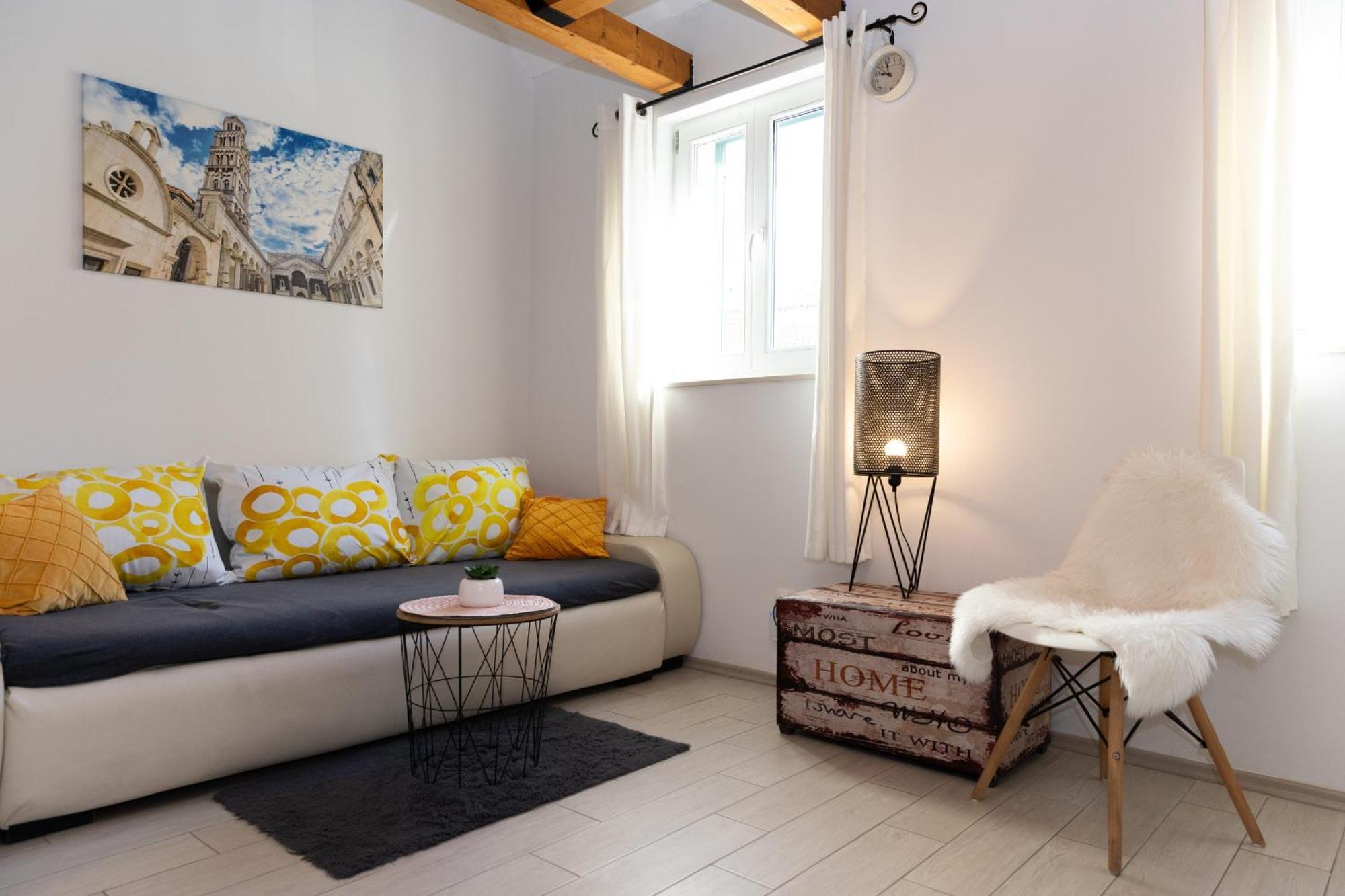 Central Split Rooms And Apartments Paese Экстерьер фото