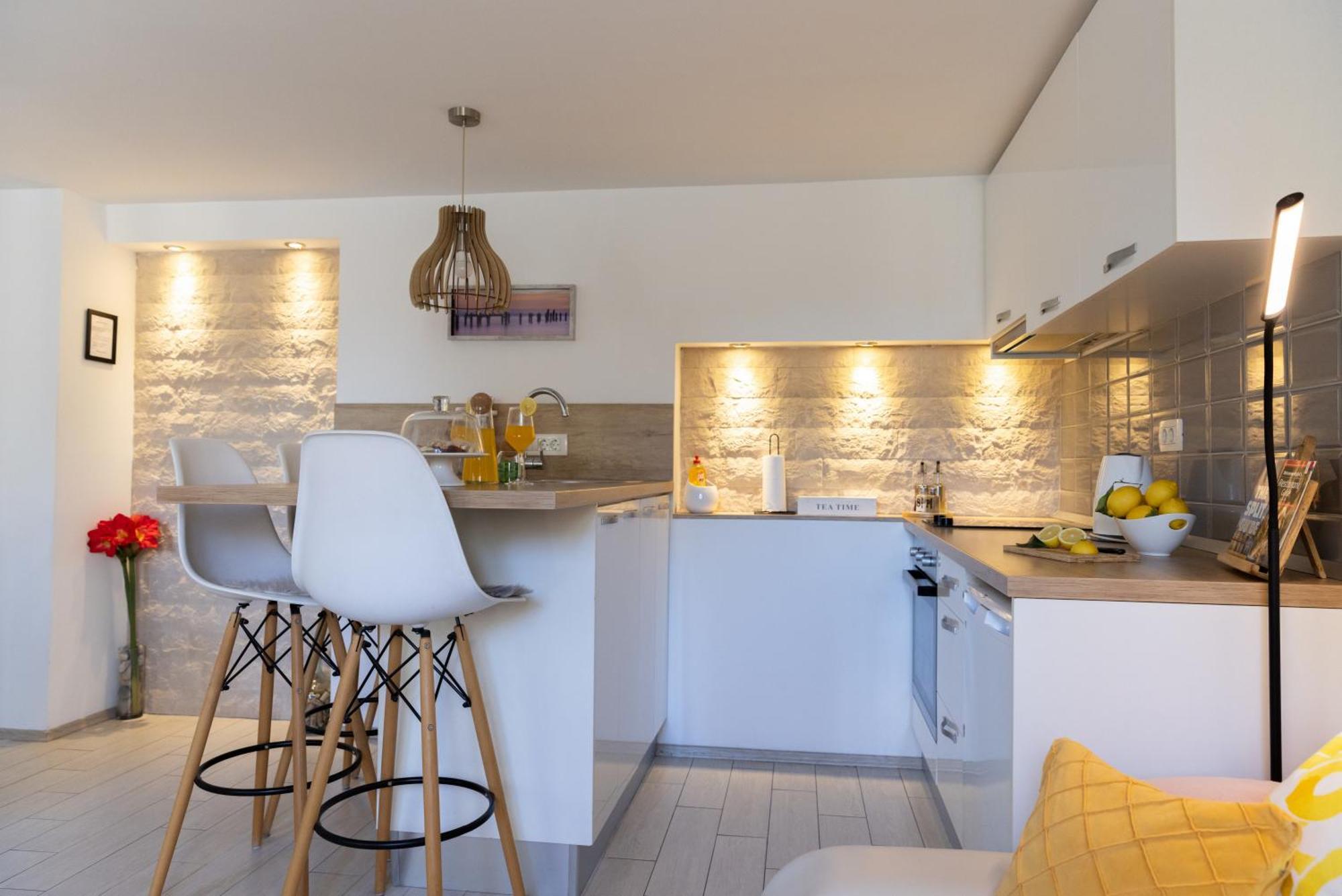 Central Split Rooms And Apartments Paese Экстерьер фото