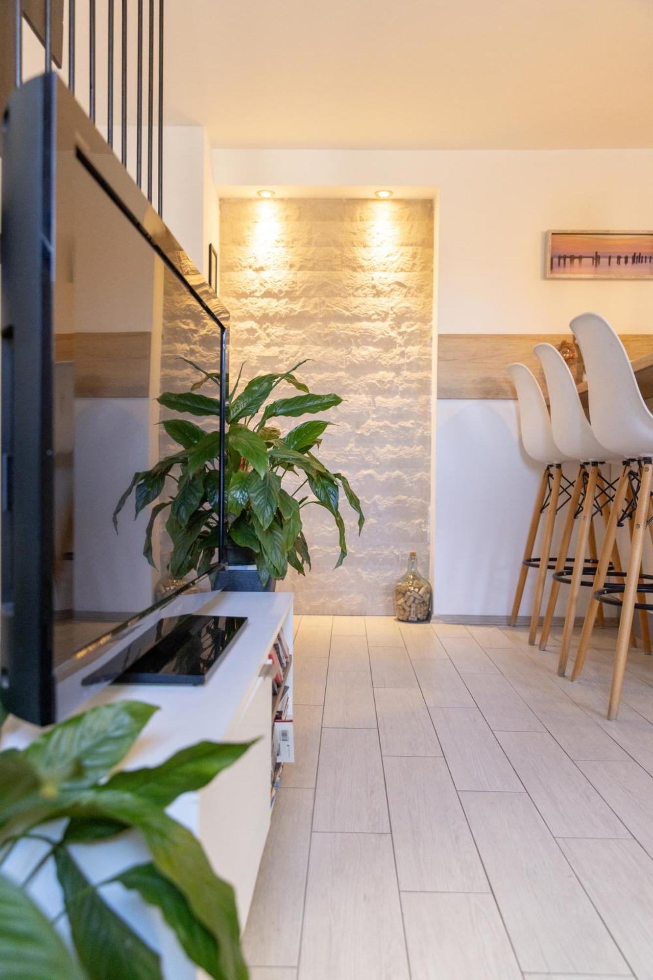 Central Split Rooms And Apartments Paese Экстерьер фото