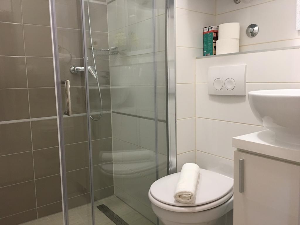 Central Split Rooms And Apartments Paese Экстерьер фото