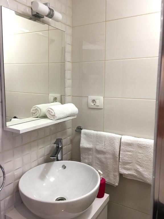 Central Split Rooms And Apartments Paese Экстерьер фото