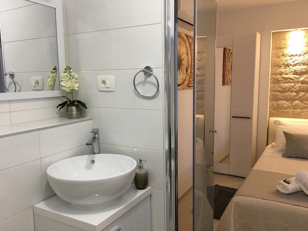 Central Split Rooms And Apartments Paese Экстерьер фото