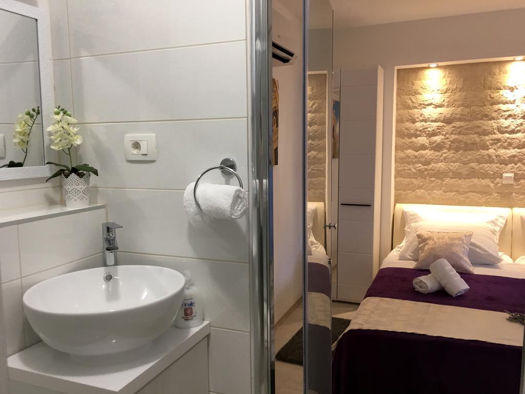 Central Split Rooms And Apartments Paese Экстерьер фото