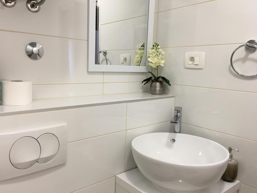 Central Split Rooms And Apartments Paese Экстерьер фото